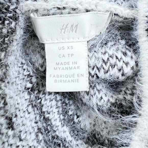 H&M Fuzzy Zebra Print Oversized Wide Arm Sweater - Picture 6 of 6
